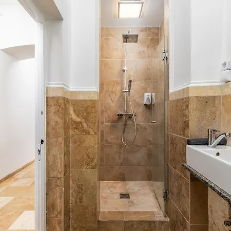 Real Andrássy * Budapest