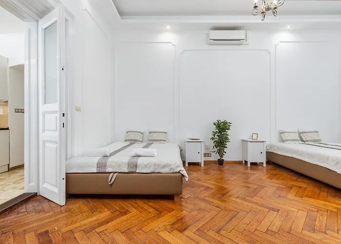 Real Andrassy * בודפשט