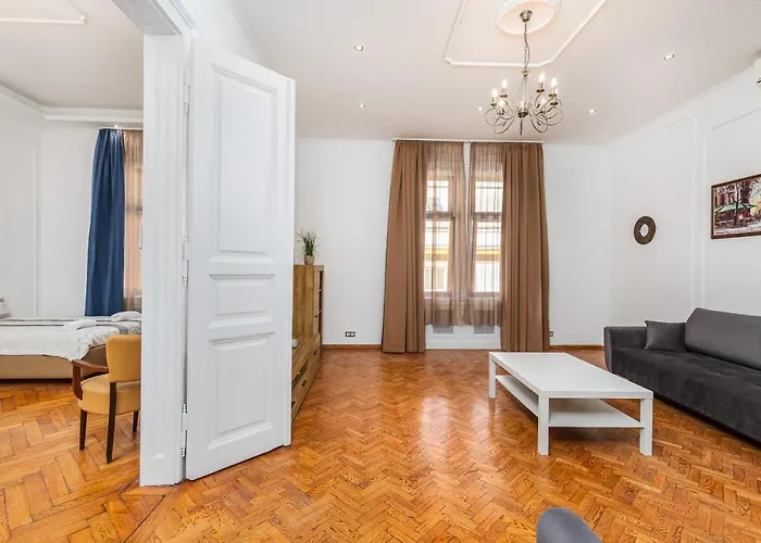 Real Andrassy דירה