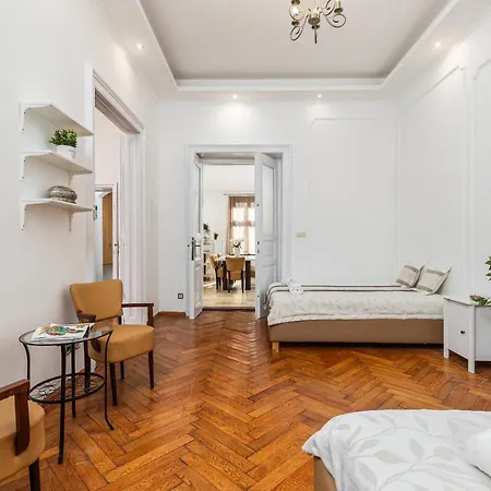 Real Andrassy Apartment Budapest