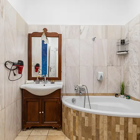 Real Andrassy Apartament *