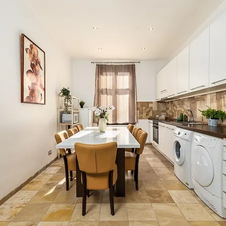 Apartment Real Andrassy