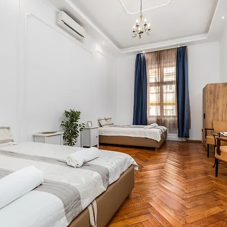 Real Andrassy Apartment