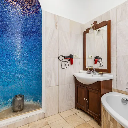 Real Andrassy Apartment *